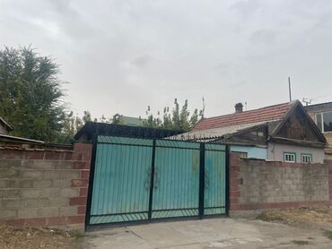 бишкек дом сатылат: Дом, 80 м², 5 комнат, Собственник, Старый ремонт