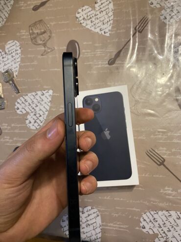 Apple iPhone: IPhone 13, Qara, Simsiz şarj — 7
