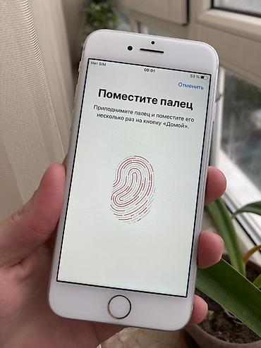 Apple iPhone: IPhone 8, Б/у, 64 ГБ, Серебристый, Зарядное устройство, 82 % — 2