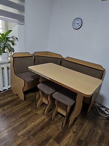 study table: Кухонный мягкий уголок, Б/у, ЛДСП, цвет - Коричневый — 1