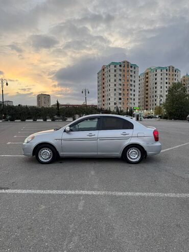 Hyundai: Hyundai Accent: 1.4 l | 2009 il Sedan — 3