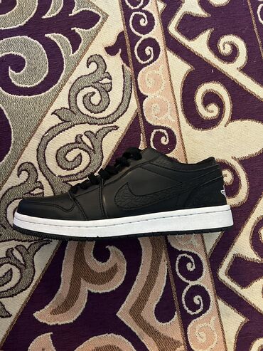 спортивные бриджи мужские: Мужские кроссовки, 40.5, Air Jordan, Новый, цвет - Черный, Самовывоз, Платная доставка