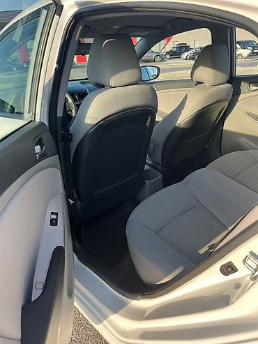 volkswagen passat 1: Hyundai Accent: 1.6 л | 2017 г. Седан — 10