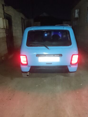 VAZ (LADA): LADA Niva (klassik kuzov) – parlaq mavi rəngdə, şəhər və off-road üçün — 9