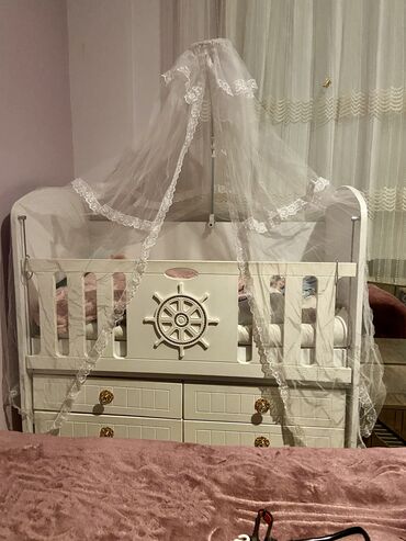 istikbal mebel: Oğlan və qız üçün, İşlənmiş, Dördbucaq, Beşik, Dəst ilə, Matras ilə, Yellənmə mexanizm ilə