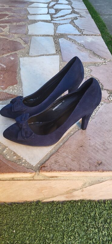 Salonke: Salonke, Zara, 39 — 12