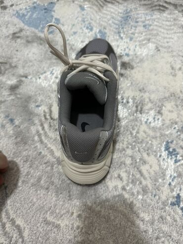 Кроссовки и спортивная обувь: Мужские кроссовки, 41, Nike, Новый, цвет - Серый, Платная доставка, Самовывоз — 9