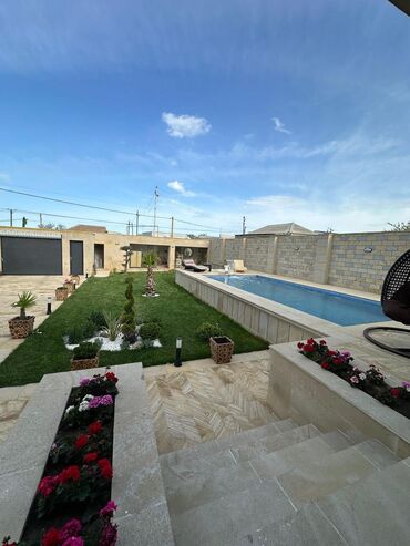 Hovuzlar: Hovuz olan həyət evi. Ərazidə istirahət üçün günəş çarpayıları, stol — 4