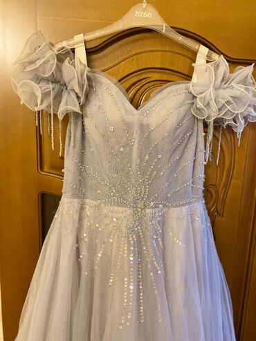 Toy paltarları: Toy nişan libası. M (38) ölçü. L razmerə də gedər (arxası iplə — 8