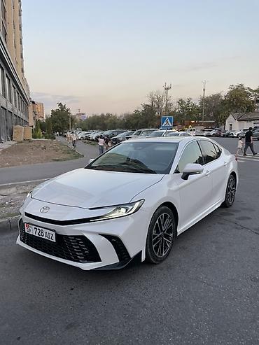 Toyota Camry: 2025 г., 2 л, Автомат, Гибрид, Седан