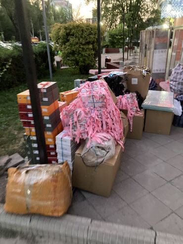 я ищу работу водителя: Груз. Переезд по 500 грузчики 
Тел: связной