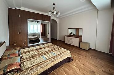 квартира на сутки за 1000: Сдам 3-комнатную квартиру (100 м²), проспект Ч. Айтматова 82/1 Серия — 4