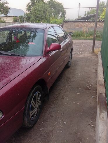 tayota runx: Mazda 626: 1995 г., 1.8 л, Механика, Бензин, Хэтчбэк