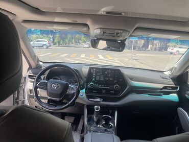 срочно продать машину: Toyota Highlander: 2020 г., 2.5 л, Типтроник, Гибрид, Кроссовер