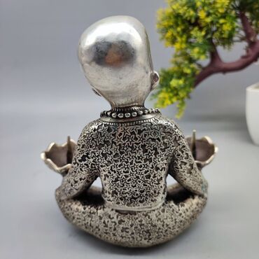 Статуэтки: Дракон 16 см, 1179гр, медь, латунь, напыление серебро. Статуя Будды — 8