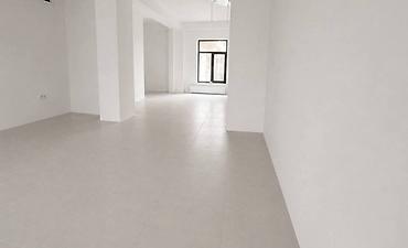 Продажа помещений свободного назначения: 📍 Бишкек, ЖК Royal • Площадь — 179 м² • Этаж — 2/14 • Отдельный вход с — 4