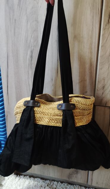 montobene crna kosulja: Prelep model torba,kao nova bez mana