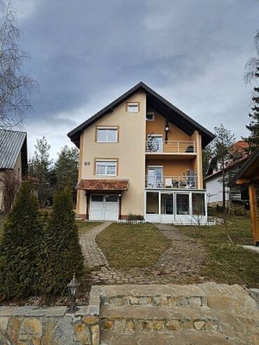 Houses for sale: 300 sq. m, 10 bedrooms