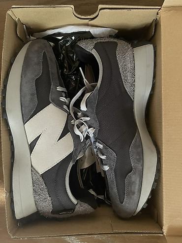 patike za more: New Balance 327 patike – siva/ugljen kombinacija

Broj: 45 — 4