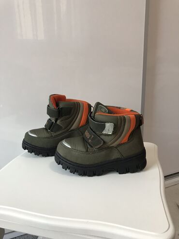 Dečija obuća: NOVO Zimske cizme/duboke cipele br 29 duzina gazista 18 cm nove