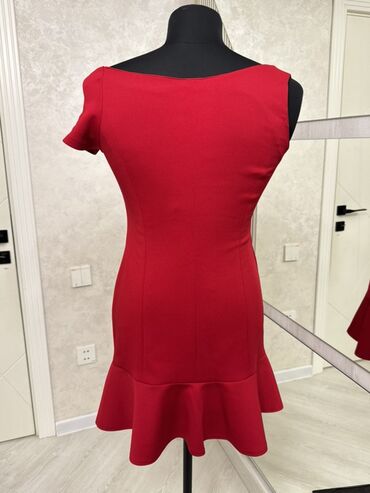 Dəstlər, kostyumlar: Qadın geyimləri 1) Bej rəngli trikotaj dəst – 10 AZN - V-yaxa — 17