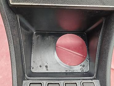 Auto osigurači: Srednja konzola Lada 2107 Riva,2104 Karavan br.2. Polovna, ocuvana — 12