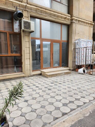 Kommersiya daşınmaz əmlakının satışı: Xetai metrosunun yani( Baki Eylence Merkezi ile uz be uz) CIXARISLI (