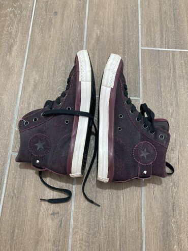 broj burberry: Converse, 40, bоја - Bordo