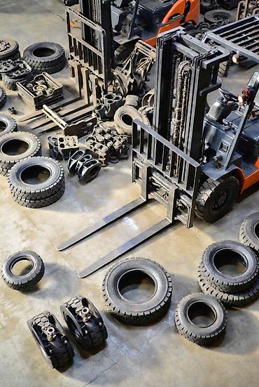Огромный склад запчастей для вилочных погрузчиков Komatsu и др