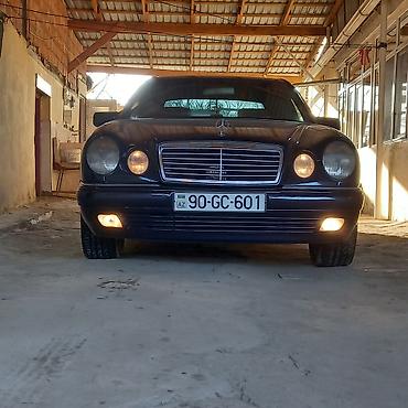 Mercedes-Benz: Mercedes-Benz E-Class: 3.2 l | 2000 il Sedan — 16