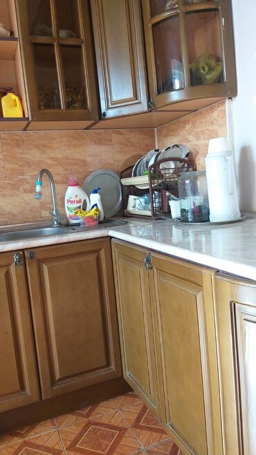 Yataq otağı dəstləri: 2 təknəfərlik çarpayı, Dolab, 2 tumba, Komod, Türkiyə, İşlənmiş — 8