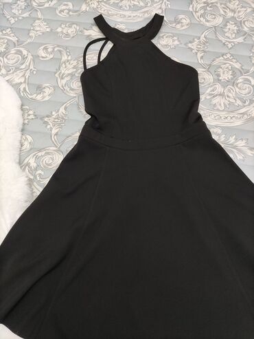 Midi black dress lynne σε size medium (υπάρχουν και αλλα ρουχα στο