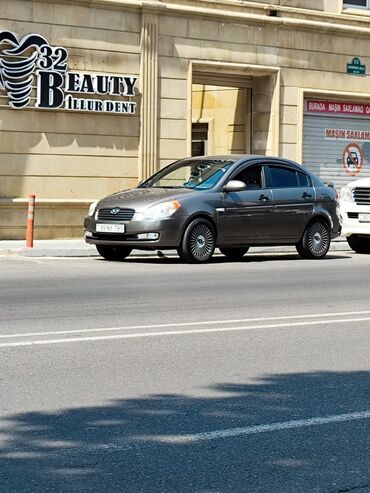 Hyundai: Hyundai Accent: 1.5 l | 2008 il Sedan — 18