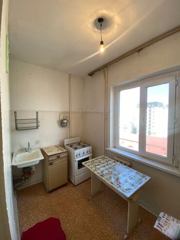 сдаю дом красный строитель: 1 комната, 35 м², 105 серия, 8 этаж, Старый ремонт