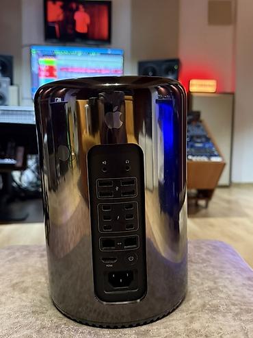 macbook pro m3 pro: Apple Mac Pro masaüstü kompüteri. Peşəkar studiyada bugunə kimi — 4