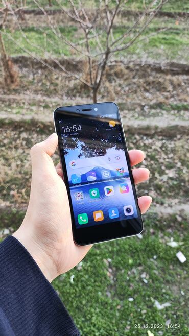 оппо телефон: Xiaomi, Redmi 5A, Б/у, 32 ГБ, цвет - Серебристый, 2 SIM