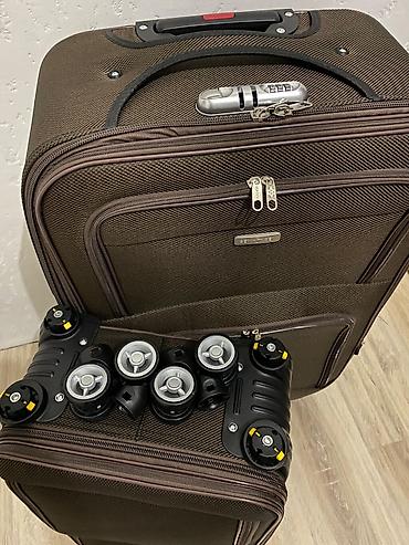 Чемоданы: Чемодан, Новый, Материал: Полиэстер, Маленький (до 40 л), На колесах — 4