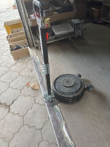 купить оборудование для заправки автокондиционеров: Пневмодомкрат «Balloon Type Jack» - Грузоподъёмность: 5000 кг (5 т) -