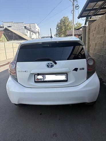 Toyota Prius C: 2012 г., 1.5 л, Автомат, Гибрид, Хэтчбэк at lalafo.kg Toyota Prius C: 2012 г., 1.5 л, Автомат, Гибрид, Хэтчбэк