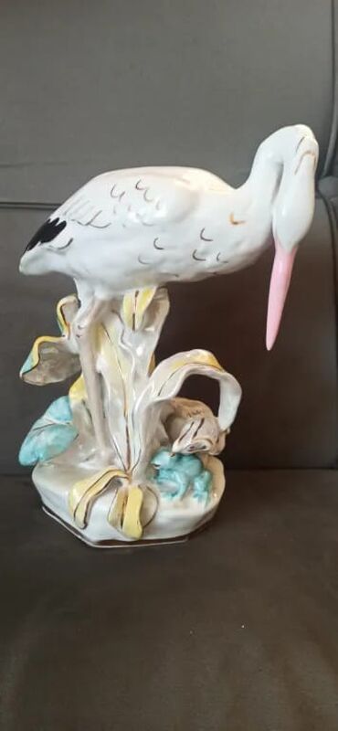 Sandıqlar: Əl işinə bənzər lak qutusu – şərq nağılı üslublu miniatür rəsmlə. - — 25