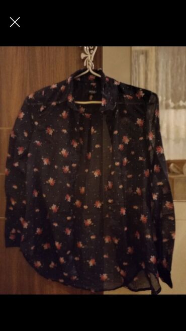 qoroşkalı qadın bluzu: Colinsden alinib 5 azn satilir koynek yenidir metrolara catdira