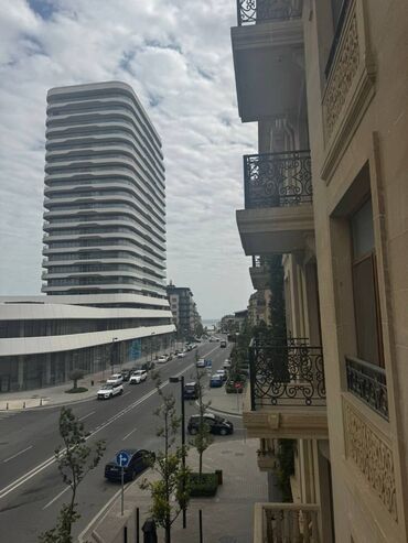 Uzunmüddətli kirayə mənzillər: Ağ şəhərdə 2 otaqlı əla təmirli mənzil kirayə verilir. Mənzil tam — 3