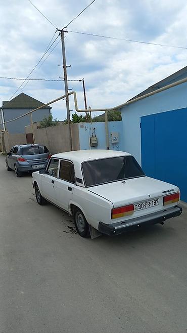 lada 2108: Lada 2107, ağ rəng, sedan kuzov. Texniki xüsusiyyətlər və təchizat: - — 4