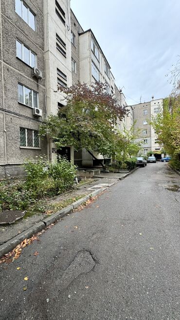 каракол дом квартира: 2 комнаты, 52 м², 105 серия, 4 этаж, Старый ремонт