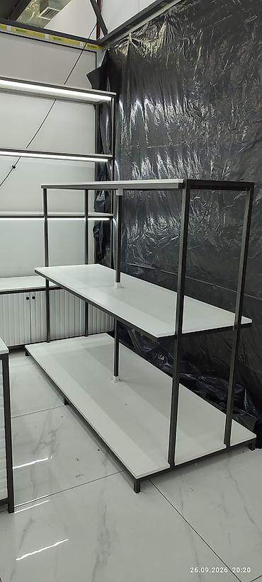 на кассу: Торговое оборудование для магазина: модульные стеллажи и остров — 1