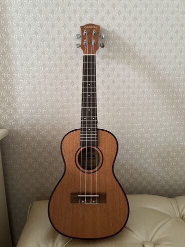 новые гитары: Укулеле cascha,отличного качества в идеальном состоянии, пользовались
