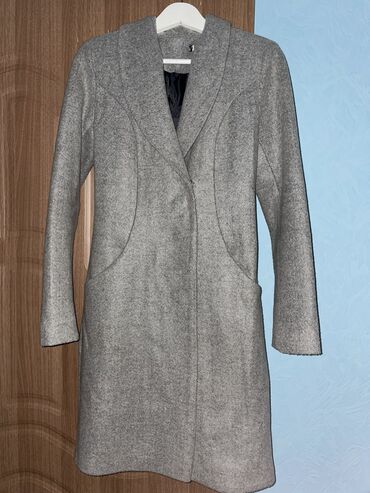 женскую деми пальто: Пальто, S (EU 36), M (EU 38)