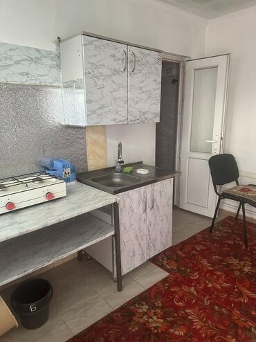 сдаю дом на длительный срок рядом просп жибек жолу бишкек: 25 кв. м, 2 бөлмө, Жертөлө, ороо, Забор, тосулган