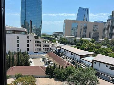 8 noyabr: Bakı, Ağ şəhər, 2 otaqlı, Köhnə tikili, m. Xətai, 87 kv. m — 9
