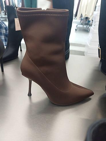 beti metlika outlet: I jos novih modela čizmi birajte. od 5500 do 7500 zavisno od modela — 4